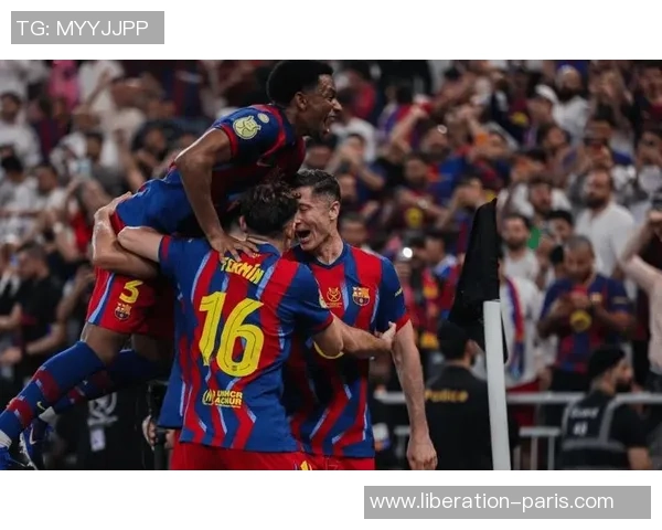 欧联杯曼城逆转巴萨点球大战精彩瞬间引发全场狂欢赛后深度点评