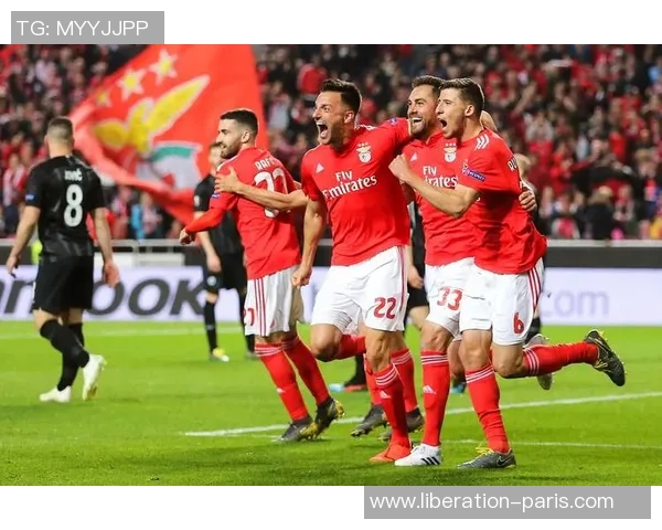 欧冠激战：本菲卡与里昂交锋未分胜负引发全场热议