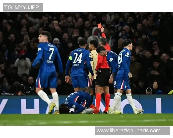 西甲赛场惊现冷门莱比锡大胜切尔西乌龙球引发全场狂欢