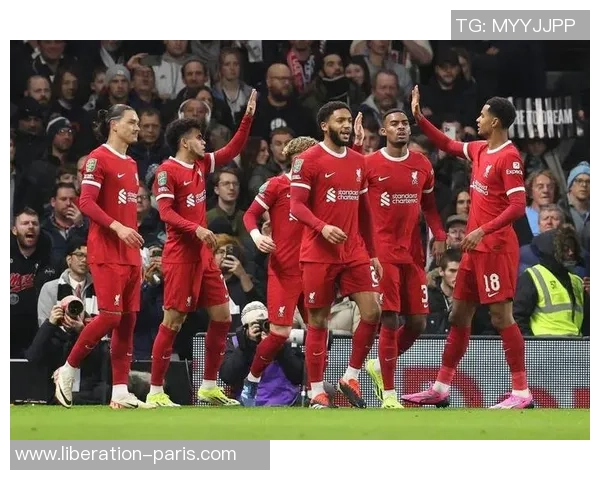 足总杯精彩对决那不勒斯与多特蒙德点球大战引发热议与转会传闻