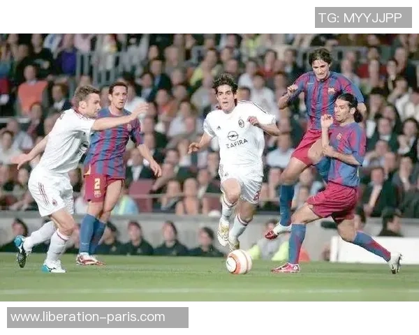 欧冠经典对决AC米兰逆转巴萨引爆全场激情时刻分析