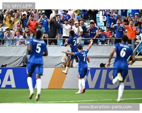 德甲焦点战巴黎圣日耳曼与本菲卡激战成平引发争议判罚热议