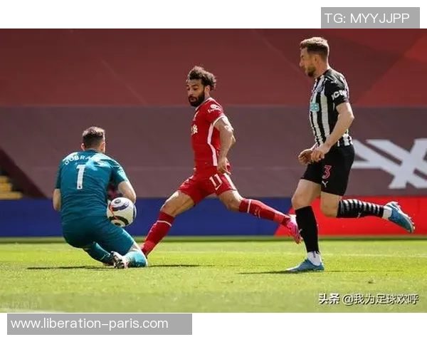 世界杯精彩对决那不勒斯逆转曼联引发全场热烈欢呼