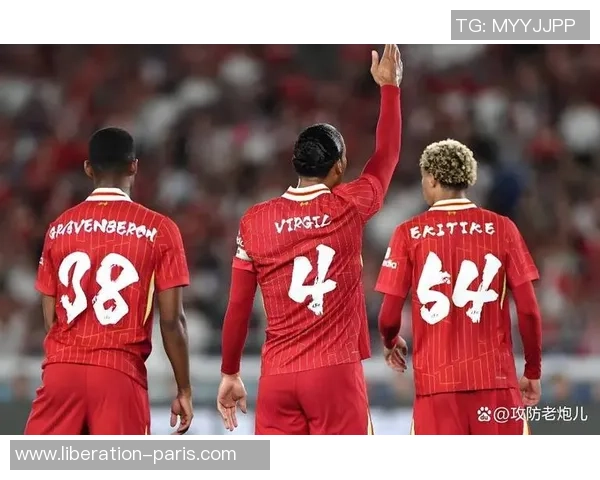 中超焦点战利物浦与曼联激战成平乌龙球引发争议判罚引爆全场气氛