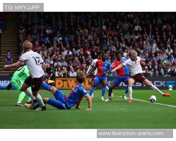 德甲精彩对决曼城轻取里昂神扑瞬间引发全场狂欢 德甲精彩对决曼城轻取里昂神扑瞬间引发全场狂欢