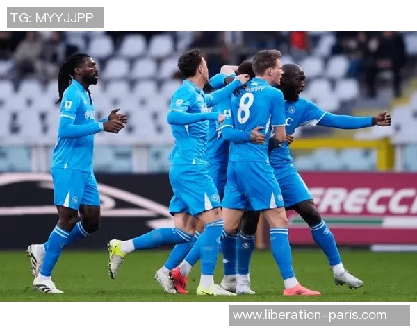 世界杯精彩对决那不勒斯逆转曼联引发全场热烈欢呼