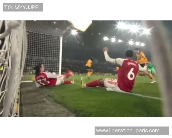 友谊赛惊现冷门利物浦3-0战胜曼城乌龙球引爆全场气氛